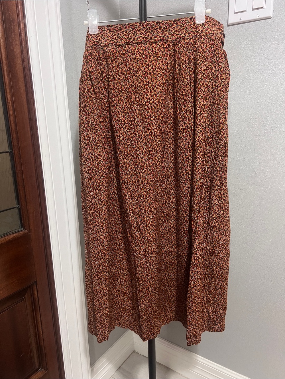 Vintage 90s Jones Wear Ditsy Floral Midi Skirt Size 10 Pockets Rayon